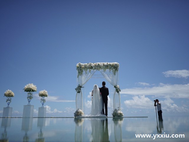 想要和新娘在旅游结婚怎么办婚礼呢?